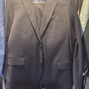 Tommy Hilfiger classic black suit 44L. Only Worn 2x